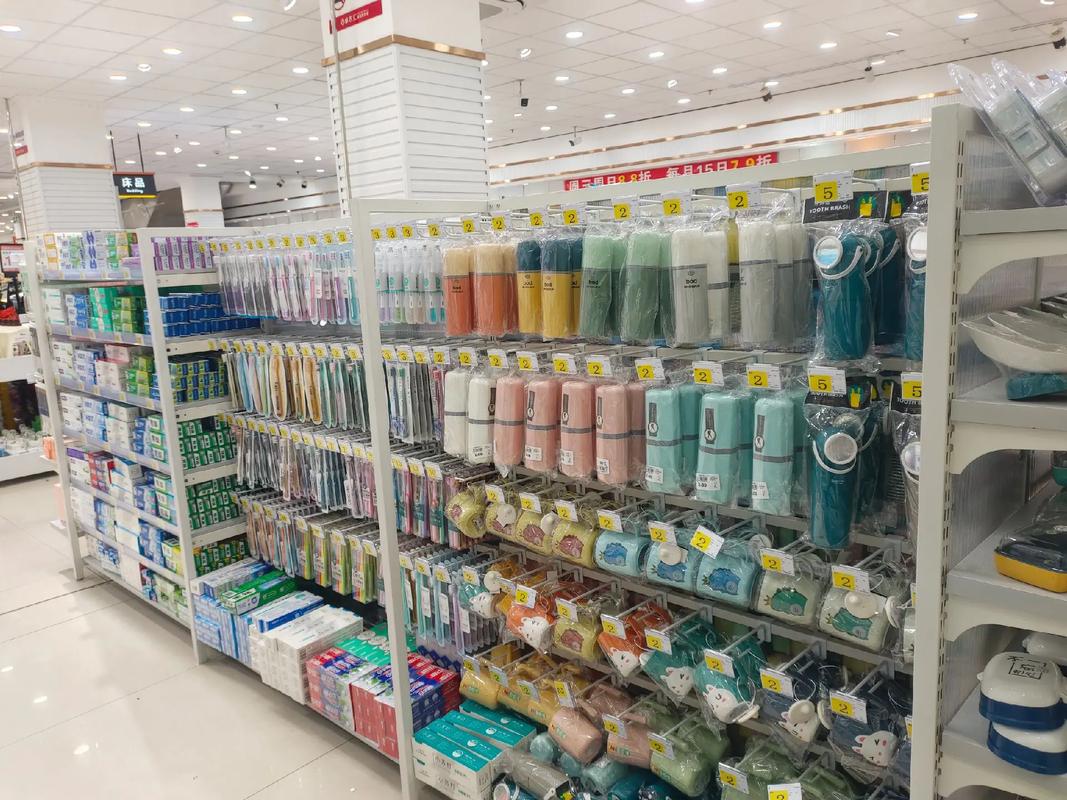 新城子卓衣汇服装批发城焕新升级 日用百货批发新篇章开启